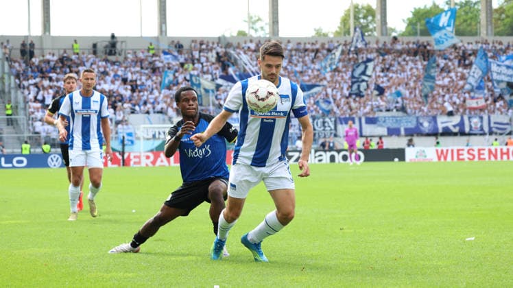 22.08.2026, xrekx, Fussball DFB Pokal 1.Runde, 1.FC Saarbruecken - Hertha BSC Berlin v.l. Abdenego Nankishi (1.FC Saarbruecken) Josip Brekalo (Hertha BSC) Zweikampf, Aktion, action, battle for the ball (DFL DFB REGULATIONS PROHIBIT ANY USE OF PHOTOGRAPHS as IMAGE SEQUENCES and or QUASI-VIDEO) Saarbruecken *** August 22, 2026, xrekx, Soccer DFB Cup 1st Round, 1. FC Saarbrücken vs. Hertha BSC Berlin: Abdenego Nankishi (1. FC Saarbrücken) vs. Josip Brekalo (Hertha BSC) – tackle, action, battle for the ball DFL DFB REGULATIONS PROHIBIT ANY USE OF PHOTOGRAPHS as IMAGE SEQUENCES and or QUASI-VIDEO Saarbrücken