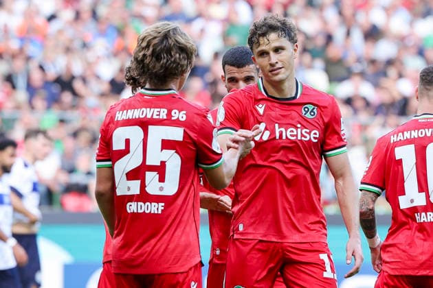 Lars Gindorf (Hannover 96) bejubelt seinen Treffer zum 0:6 mit Benedikt Pichler (Hannover 96) waehrend des Spiels des DFB-Pokals zwischen SV Hemelingen und Hannover 96, Weserstadion am 22. August 2026 in Bremen, Deutschland. (Foto von Marco Steinbrenner DeFodi Images) +++ Lars Gindorf (Hannover 96) celebrates after scoring his teams sixth Goal with Benedikt Pichler (Hannover 96) during the DFB-Pokal match between SV Hemelingen and Hannover 96t at Weserstadion on August 22, 2026 in Bremen, Germany. (Photo by Marco Steinbrenner DeFodi Images) (Photo by Marco Steinbrenner DeFodi Images) - *** Lars Gindorf of Hannover 96 celebrates his goal—making the score 0–6—with Benedikt Pichler of Hannover 96 during the DFB Cup match between SV Hemelingen and Hannover 96 at Weserstadion on August 22, 2026, in Bremen, Germany Photo by Marco Steinbrenner, DeFodi Images Lars Gindorf of Hannover 96 celebrates after scoring his team’s sixth goal with Benedikt Pichler of Hannover 96 during the DFB Cup match between SV Hemelingen and Hannover 96 at Weserstadion on August 22, 2026 in Bremen, Germany. Photo by Marco Steinbrenner, DeFodi Images. Photo by Marco Steinbrenner, DeFodi Images.