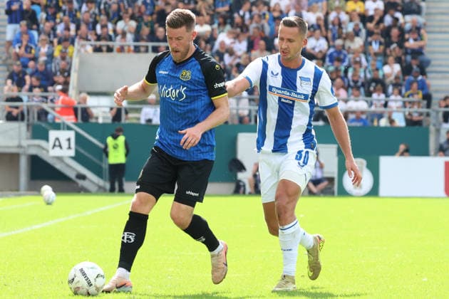 22.08.2026, xrekx, Fussball DFB Pokal 1.Runde, 1.FC Saarbruecken - Hertha BSC Berlin v.l. Christian Kühlwetter Kuehlwetter(1.FC Saarbruecken) Paul Seguin (Hertha BSC) Zweikampf, Aktion, action, battle for the ball (DFL DFB REGULATIONS PROHIBIT ANY USE OF PHOTOGRAPHS as IMAGE SEQUENCES and or QUASI-VIDEO) Saarbruecken *** August 22, 2026, xrekx, Soccer DFB Cup 1st Round, 1. FC Saarbrücken vs. Hertha BSC Berlin – Christian Kühlwetter, 1. FC Saarbrücken – Paul Seguin, Hertha BSC – tackle, action, battle for the ball. DFL and DFB regulations prohibit any use of photographs as image sequences and or quasi-video. Saarbrücken