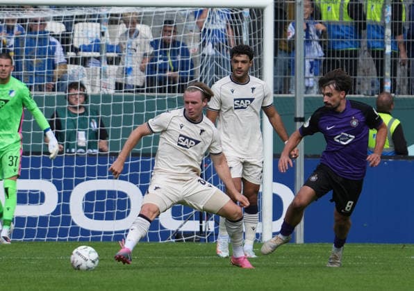 22.08.2026, eins Erzgebirgsstadion, Aue, GER, DFB Pokal, Erzgebirge Aue vs TSG Hoffenheim , Patrick Wimmer (Hoffenheim) (Photo by Hasan Bratic DeFodi Images) - *** August 22, 2026, Erzgebirgsstadion, Aue, GER, DFB Cup, Erzgebirge Aue vs. TSG Hoffenheim, Patrick Wimmer (Hoffenheim). Photo by Hasan Bratic, DeFodi Images