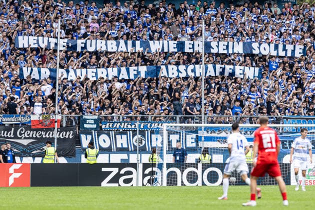 DFB-Pokal, 2026 2027, 1. Runde: MSV Duisburg - SV 07 Elversberg; 22.08.2026 Fans von MSV Duisburg protestiert gegen VAR DFB-Pokal, 2026 2027, 1. Runde: MSV Duisburg - SV 07 Elversberg; Schauinsland-Reisen-Arena, Duisburg; 22.08.2026 DFB regulations prohibit any use of photographs as image sequences and or quasi video. *** DFB Cup, 2026–2027, 1st Round: MSV Duisburg vs. SV 07 Elversberg, August 22, 2026. MSV Duisburg fans protest against VAR. DFB Cup, 2026–2027, First Round: MSV Duisburg vs. SV 07 Elversberg, Schauinsland Reisen Arena, Duisburg, August 22, 2026. DFB regulations prohibit any use of photographs as image sequences and or quasi-video. Copyright: xBEAUTIFULxSPORTS Buriakovx