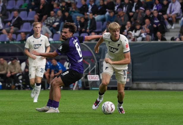 22.08.2026, eins Erzgebirgsstadion, Aue, GER, DFB Pokal, Erzgebirge Aue vs TSG Hoffenheim , Nils Lihsek (Aue), Nathan De Cat (Hoffenheim) (Photo by Hasan Bratic DeFodi Images) - *** August 22, 2026, Erzgebirgsstadion, Aue, GER, DFB Cup, Erzgebirge Aue vs. TSG Hoffenheim, Nils Lihsek (Aue), Nathan De Cat (Hoffenheim). Photo by Hasan Bratic, DeFodi Images