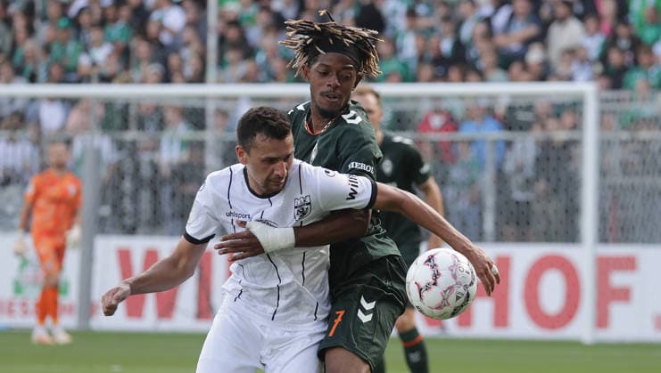 Samuel Mbangula (SV Werder Bremen), Leon Perera (Lueneburger SK Hansa) Fussball, Saison 2026 2027, Maenner, Herren, DFB Pokal, 1. Hauptrunde, Millerntor Stadion, Lueneburger SK gegen Werder Bremen DFL REGULATIONS PROHIBIT ANY USE OF PHOTOGRAPHS AS IMAGE SEQUENCES AND OR QUASI-VIDEO. *** Samuel Mbangula, SV Werder Bremen; Leon Perera, Lüneburger SK Hansa Football, 2026–2027 Season, Men, Men’s, DFB Cup, 1st Round, Millerntor Stadium, Lüneburger SK vs. Werder Bremen. DFL REGULATIONS PROHIBIT ANY USE OF PHOTOGRAPHS AS IMAGE SEQUENCES AND OR QUASI-VIDEO