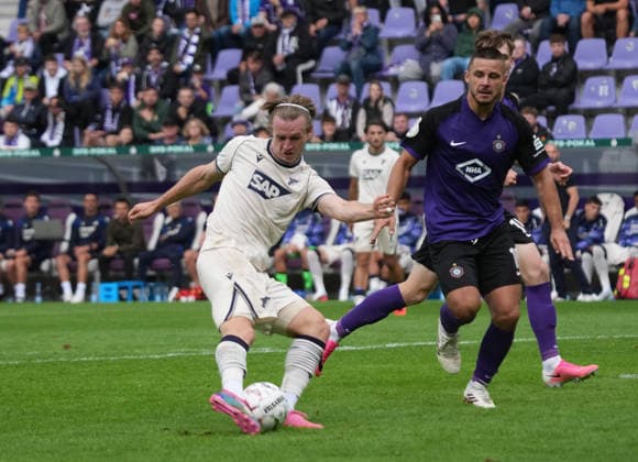 22.08.2026, eins Erzgebirgsstadion, Aue, GER, DFB Pokal, Erzgebirge Aue vs TSG Hoffenheim , Patrick Wimmer (Hoffenheim) erzielt das Tor zum 0:2. (Photo by Hasan Bratic DeFodi Images) - *** August 22, 2026, Erzgebirgsstadion, Aue, GER, DFB Cup, Erzgebirge Aue vs. TSG Hoffenheim; Patrick Wimmer of Hoffenheim scores the goal to make it 0–2. Photo by Hasan Bratic, DeFodi Images