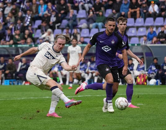 22.08.2026, eins Erzgebirgsstadion, Aue, GER, DFB Pokal, Erzgebirge Aue vs TSG Hoffenheim , Patrick Wimmer (Hoffenheim) erzielt das Tor zum 0:2. (Photo by Hasan Bratic DeFodi Images) - *** August 22, 2026, Erzgebirgsstadion, Aue, GER, DFB Cup, Erzgebirge Aue vs. TSG Hoffenheim; Patrick Wimmer of Hoffenheim scores the goal to make it 0–2. Photo by Hasan Bratic, DeFodi Images