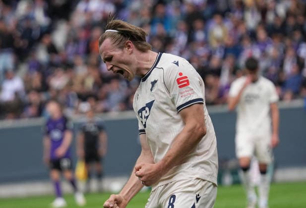 22.08.2026, eins Erzgebirgsstadion, Aue, GER, DFB Pokal, Erzgebirge Aue vs TSG Hoffenheim , Patrick Wimmer (Hoffenheim) freut sich ueber das Tor zum 0:2. (Photo by Hasan Bratic DeFodi Images) - *** August 22, 2026, Erzgebirgsstadion, Aue, GER, DFB Cup, Erzgebirge Aue vs. TSG Hoffenheim; Patrick Wimmer of Hoffenheim celebrates the goal that made it 0–2. Photo by Hasan Bratic, DeFodi Images