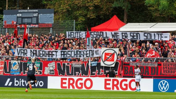 22.08.2026 - Fussball - Saison 2026 2027 - DFB Pokal Vereinspokal - 01. Runde: Viktoria Köln - 1. FC Nürnberg Nuernberg FCN ( Club ) - Sportfoto Zink DaMa - xdaxmax - regulations prohibit any use of photographs as image sequences and or quasi-video - Clubfan Clubfans FCN-Fans Fans mit Spruchband Transparent - VAR abschaffen *** August 22, 2026 Soccer Season 2026–2027 DFB Cup Club Cup First Round Viktoria Cologne 1 FC Nuremberg Nuremberg FCN Club Sports Photo Zink DaMa xdaxmax regulations prohibit any use of photographs as image sequences and or quasi-video Clubfan Club fans, FCN fans, fans with a banner, Abolish VAR
