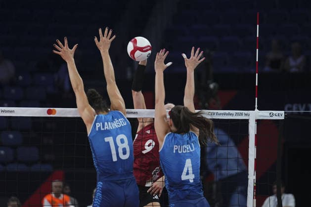 Germany v Slovenia - CEV Women s European Volleyball Championship ISTANBUL, TURKIYE - AUGUST 22: Germany s Lina Lsmeier (9) in action against Slovenia s Sasa Planinsec (18) during their Pool A opening match of the 2026 CEV Women s European Volleyball Championship at Sinan Erdem Sports Hall in Istanbul, Turkiye, on August 22, 2026. Bunyamin Celik Anadolu Istanbul Turkey. Editorial use only. Please get in touch for any other usage.  Copyright: x2026xAnadoluxBunyaminxCelikx