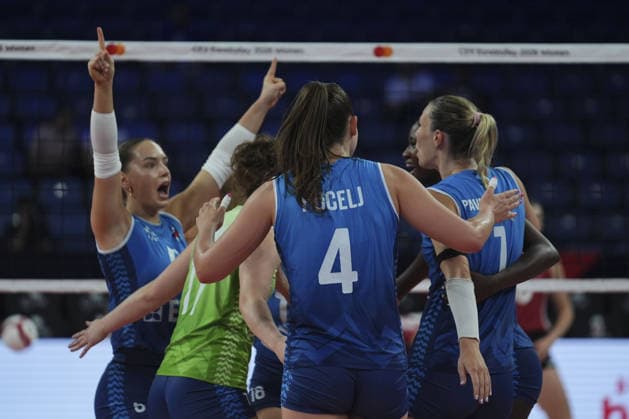 Germany v Slovenia - CEV Women s European Volleyball Championship ISTANBUL, TURKIYE - AUGUST 22: Slovenia s players celebrate after a score during their Pool A opening match of the 2026 CEV Women s European Volleyball Championship at Sinan Erdem Sports Hall in Istanbul, Turkiye, on August 22, 2026. Bunyamin Celik Anadolu Istanbul Turkey. Editorial use only. Please get in touch for any other usage.  Copyright: x2026xAnadoluxBunyaminxCelikx