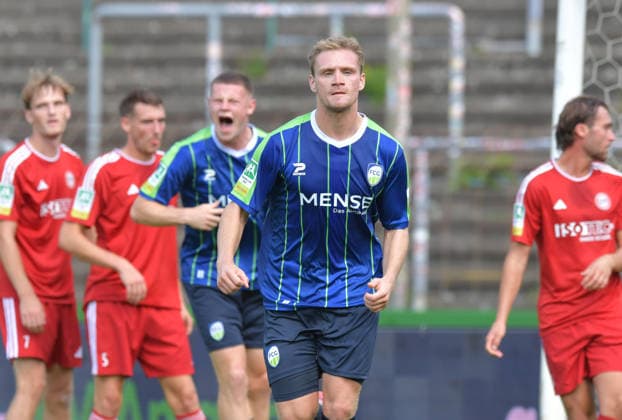 22.08.2026, GER, Fussball, Regionalliga West, Saison 2026 2027, 04. Spieltag, Ohlendorf Stadion im Heidewald, Gütersloh FC Gütersloh - SV Bergisch Gladbach 3 : 1 Tor-Jubel FC Gütersloh : Torschütze Jan Lukas Liehr (FC Gütersloh), Aktion, Einzelbild, Quer, Mimik, Gestik, Jubel, jubeln, Freude, freuen *** August 22, 2026, GER, Soccer, Regionalliga West, 2026–2027 Season, Matchday 4, Ohlendorf Stadium in Heidewald, Gütersloh FC vs. SV Bergisch Gladbach 3–1 Goal Celebration FC Gütersloh Goal Scorer Jan Lukas Liehr FC Gütersloh, Action, Single Frame, Horizontal, Facial Expressions, Gestures, celebration, cheering, joy, happiness