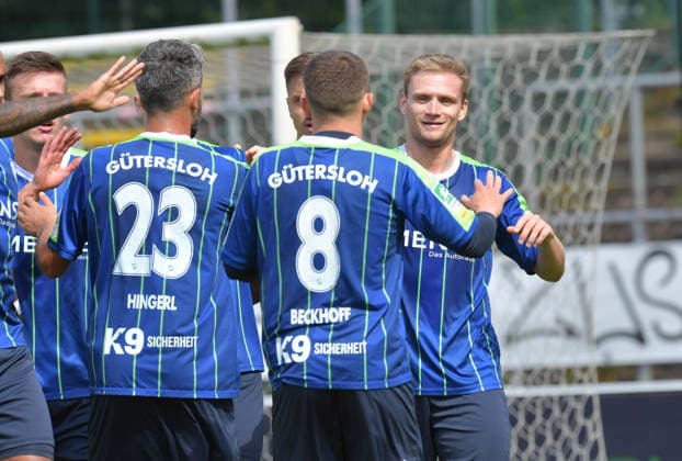 22.08.2026, GER, Fussball, Regionalliga West, Saison 2026 2027, 04. Spieltag, Ohlendorf Stadion im Heidewald, Gütersloh FC Gütersloh - SV Bergisch Gladbach 3 : 1 Tor-Jubel FC Gütersloh : Torschütze Jan Lukas Liehr (FC Gütersloh), Aktion, Einzelbild, Quer, Mimik, Gestik, Jubel, jubeln, Freude, freuen *** August 22, 2026, GER, Soccer, Regionalliga West, 2026–2027 Season, Matchday 4, Ohlendorf Stadium in Heidewald, Gütersloh FC vs. SV Bergisch Gladbach 3–1 Goal Celebration FC Gütersloh Goal Scorer Jan Lukas Liehr FC Gütersloh, Action, Single Frame, Horizontal, Facial Expressions, Gestures, celebration, cheering, joy, happiness