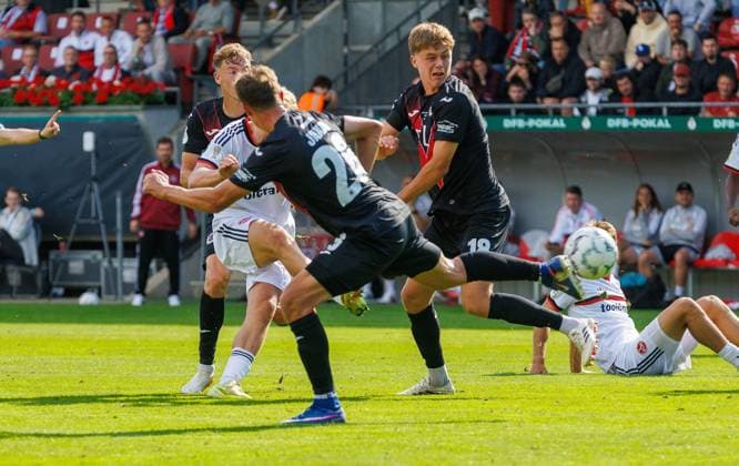22.08.2026 - Fussball - Saison 2026 2027 - DFB Pokal Vereinspokal - 01. Runde: Viktoria Köln - 1. FC Nürnberg Nuernberg FCN ( Club ) - Sportfoto Zink DaMa - xdaxmax - regulations prohibit any use of photographs as image sequences and or quasi-video - Tor Treffer Torschuß zum 0:1 - Torschütze Piet Scobel (19, 1. FC Nürnberg FCN ) *** August 22, 2026 Soccer Season 2026–2027 DFB Cup Club Cup First Round Viktoria Cologne 1 FC Nuremberg Nuremberg FCN Club Sports Photo Zink DaMa xdaxmax regulations prohibit any use of photographs as image sequences and or quasi-video Goal Treshot on goal for the 0–1; goal scorer: Piet Scobel, 19; 1. FC Nuremberg (FCN)
