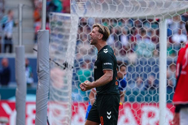 Torjubel nach Tor zum 0:2 per Elfmeter Strafstoss Niclas Füllkrug (SV Werder Bremen, 10) GER, Lüneburger SK Hansa vs. SV Werder Bremen, Fußball, DFB-Pokal, 1. Runde, Saison 2026 2027, 22.08.2026 GER, Lüneburger SK Hansa vs. SV Werder Bremen, Fußball, DFB-Pokal, 1. Runde, Saison 2026 2027, 22.08.2026 Hamburg *** Goal celebration after Niclas Füllkrug scored the 0–2 goal on a penalty kick for SV Werder Bremen, August 10, 2026, Lüneburger SK Hansa vs. SV Werder Bremen, soccer, DFB Cup, 1st round, 2026–2027 season, August 22, 2026, Germany, Lüneburger SK Hansa vs. SV Werder Bremen, Soccer, DFB Cup, First Round, 2026–2027 Season, August 22, 2026, Hamburg Copyright: xEibner-Pressefoto MarcelxvonxFehrnx EP_MFN