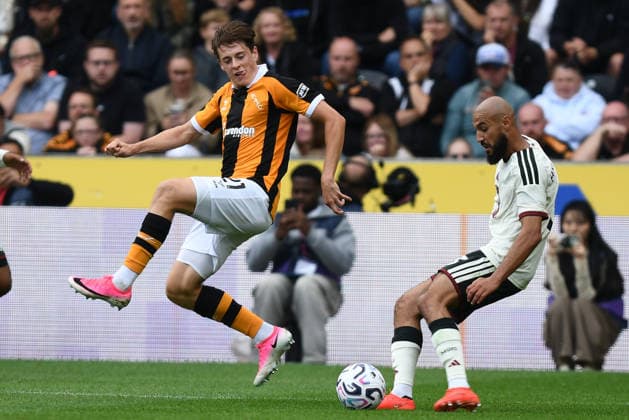 Hull City v Manchester United, ManU Premier League Hull City midfielder Elliot Stroud (21) during the Premier League match between Hull City and Manchester United at the MKM Stadium, Kingston upon Hull, UK on 22 August 2026. Kingston upon Hull MKM Stadium East Riding of Yorkshire UK Editorial use only DataCo restrictions apply See www.football-dataco.com , Copyright: xIanxLyallx PSI-24730-0143