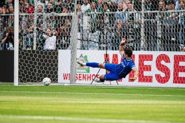 DFB-Pokal: Lüneburger SK - SV Werder Bremen, 22.08.2026 Arne Exner schaut dem Ball hinterher; Fußball, DFB-Pokal, 1. Runde: Lüneburger SK vs. SV Werder Bremen am 22.08.2026 im Millerntor-Stadion, Hamburg DFB REGULATIONS PROHIBIT ANY USE OF PHOTOGRAPHS AS IMAGE SEQUENCES AND OR QUASI-VIDEO. *** DFB Cup: Lüneburger SK vs. SV Werder Bremen, August 22, 2026. Arne Exner watches the ball go by. Soccer, DFB Cup, First Round: Lüneburger SK vs. SV Werder Bremen on August 22, 2026, at Millerntor Stadium, Hamburg. DFB regulations prohibit any use of photographs as image sequences and or quasi-video. Copyright: xBEAUTIFULxSPORTS Tonhäuserx