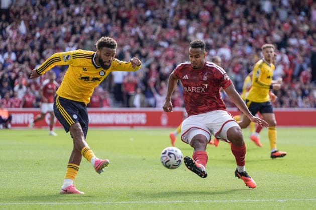 Premier League: Nottingham Forest v Leeds United Jayden Bogle of Leeds United clears the ball under pressure from Murillo of Nottingham Forest during the Premier League match Nottingham Forest vs Leeds United at City Ground, Nottingham, United Kingdom on 22 August 2026 (Photo by Maynard Manyowa News Images) Nottingham City Ground Nottinghamshire United Kingdom Copyright: xMaynardxManyowa NewsxImagesx