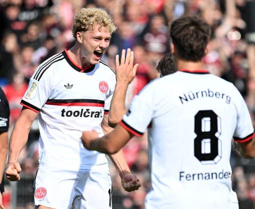 22.08.2026, xophax, Fussball , DFB - Pokal , 1.Runde Viktoria Köln gegen 1.FC Nürnberg 1 zu 0 Torschütze Piet Scobel , links ( Nürnberg ) Köln *** August 22, 2026, xophax, soccer, DFB Cup, 1st round: Viktoria Cologne vs. 1. FC Nuremberg, 1–0; goal scorer: Piet Scobel; left: Nuremberg, Cologne