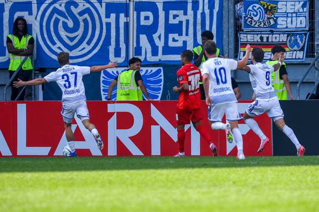 2026.08.22, xkwix, Fußball, DFB-Pokal, MSV Duisburg - SV Elversberg, Schauinsland-Reisen-Arena, 1.Runde, Saison 2026 2027: Torjubel nach 1:1 durch Lex Tyger Lobinger (MSV Duisburg 9) DFB regulations prohibit any use of photographs as image sequences and or quasi-video. Photo: xKamilxWilkowskixPressefotoKochx Nordrhein-Westfalen Deutschland *** August 22, 2026, xkwix, Soccer, DFB Cup, MSV Duisburg vs. SV Elversberg, Schauinsland Reisen Arena, Round 1, 2026–2027 season. Goal celebration after Lex Tyger Lobinger’s goal to tie the score at 1–1 for MSV Duisburg. 9. DFB regulations prohibit any use of photographs as image sequences and or quasi-video. Photo: xKamilxWilkowskixPressefotoKochx, North Rhine-Westphalia, Germany