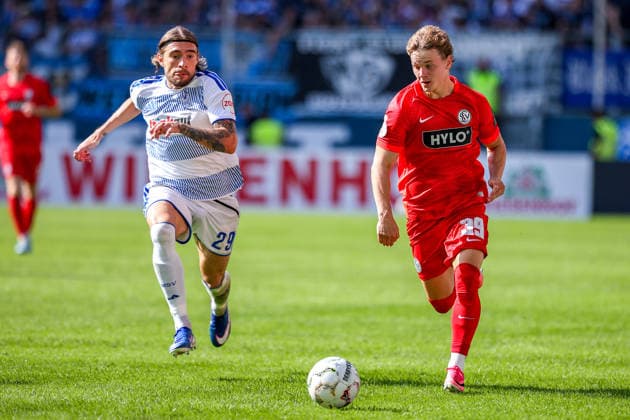 2026.08.22, xkwix, Fußball, DFB-Pokal, MSV Duisburg - SV Elversberg, Schauinsland-Reisen-Arena, 1.Runde, Saison 2026 2027: Joshua Bitter (MSV Duisburg 29) im Zweikampf gegen Cole Campbell (SV Elversberg 39) DFB regulations prohibit any use of photographs as image sequences and or quasi-video. Photo: xKamilxWilkowskixPressefotoKochx Nordrhein-Westfalen Deutschland *** August 22, 2026, xkwix, Soccer, DFB Cup, MSV Duisburg vs. SV Elversberg, Schauinsland Reisen Arena, 1st Round, 2026–2027 Season: Joshua Bitter (MSV Duisburg, No. 29) in a tackle against Cole Campbell (SV Elversberg, No. 39). DFB regulations prohibit any use of photographs as image sequences and or quasi-video. Photo: xKamilxWilkowskixPressefotoKochx, North Rhine-Westphalia, Germany