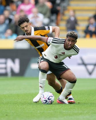 Hull City v Manchester United, ManU Premier League Mohamed Belloumi of Hull City challenges Andrey Santos of Manchester United during the Premier League match between Hull City and Manchester United at the MKM Stadium, Hull. 22 08 2026 UK Newspapers OUT Copyright: xMattxWilkinsonx FIL-23804-0182