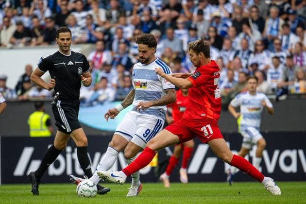 DFB-Pokal MSV Duisburg - SV Elversberg ** NUR FÜR REDAKTIONELLE ZWECKE ** EDITORIAL USE ONLY **<p>Fußball DFB-Pokal MSV Duisburg - SV Elversberg am 22.08.26 in der Schauinsland-Reisen Arena in Duisburg Lex Tyger Lobinger ( Duisburg ) Duisburg Copyright: JakobxKlos *** DFB Cup: MSV Duisburg vs. SV Elversberg ** FOR EDITORIAL USE ONLY ** EDITORIAL USE ONLY ** p Soccer DFB Cup MSV Duisburg vs. SV Elversberg on August 22, 2026, at the Schauinsland Reisen Arena in Duisburg Lex Tyger Lobinger Duisburg Duisburg Copyright JakobxKlos Copyright: JakobxKlos doc879rbe7gykk1lr9sa1r2d ,EDITORIAL USE ONLY
