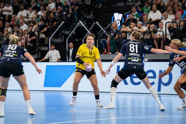 HSG Blomberg-Lippe (GER) vs. Borussia Dortmund (GER), Handball, 1. Handball Bundesliga Frauen, Rexel Supercup 2026, Saison 2026 2027, Muenchen, 22.08.2026 Alina Grijseels (Borussia Dortmund, 04) im Angriff Muenchen SAP Garden Deutschland *** HSG Blomberg Lippe (GER) vs. Borussia Dortmund (GER), Handball, Women s Handball Bundesliga 1, 2026 Rexel Supercup, 2026–2027 Season, Munich, August 22, 2026 Alina Grijseels Borussia Dortmund, No. 4 on offense Munich SAP Garden Germany