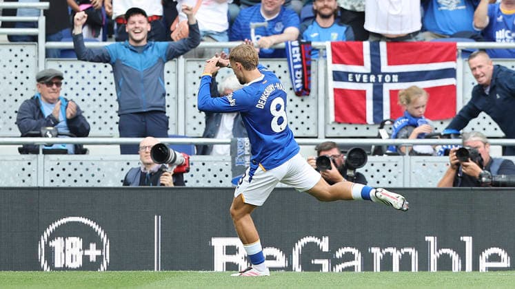 Everton v Crystal Palace, Premier League Goal 1-0 Everton defender Kiernan Dewsbury-Hall (8) scores a goal 1-0 and celebrates during the Premier League match between Everton and Crystal Palace at Hill Dickinson Stadium, Liverpool, UK on 22 August 2026. Liverpool Hill Dickinson Stadium Merseyside UK Editorial use only DataCo restrictions apply See www.football-dataco.com , Copyright: xCraigxGallowayx PSI-24740-0017