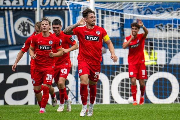 DFB-Pokal MSV Duisburg - SV Elversberg ** NUR FÜR REDAKTIONELLE ZWECKE ** EDITORIAL USE ONLY **<p>Fußball DFB-Pokal MSV Duisburg - SV Elversberg am 22.08.26 in der Schauinsland-Reisen Arena in Duisburg Torjubel zum 0:1 durch Luca Schnellbacher ( Elversberg ) Duisburg Copyright: JakobxKlos *** DFB Cup: MSV Duisburg vs. SV Elversberg ** FOR EDITORIAL USE ONLY ** EDITORIAL USE ONLY ** p Soccer DFB Cup MSV Duisburg vs. SV Elversberg on August 22, 2026, at the Schauinsland Reisen Arena in Duisburg. Celebration of the 0–1 goal by Luca Schnellbacher (Elversberg) against Duisburg. Copyright JakobxKlos Copyright: JakobxKlos doc879rjpoihvp1emcdyixa ,EDITORIAL USE ONLY