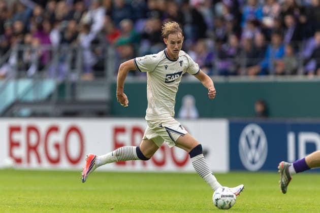 GER, Aue, Fussball, DFB-Pokal, 1. Hauptrunde, FC Erzgebirge Aue vs. TSG 1899 Hoffenheim im Bild v.l.: Max Moerstedt (TSG Hoffenheim 09), Aktion mit Ball 22.08.2026, EINS Erzgebirgsstadion Aue DFB REGULATIONS PROHIBIT ANY USE OF PHOTOGRAPHS AS IMAGE SEQUENCES AND OR QUASI-VIDEO, *** GER, Aue, Soccer, DFB Cup, 1st Round, FC Erzgebirge Aue vs. TSG 1899 Hoffenheim (photo, from left: Max Moerstedt, TSG Hoffenheim 09), action with the ball, August 22, 2026, EINS Erzgebirgsstadion Aue DFB REGULATIONS PROHIBIT ANY USE OF PHOTOGRAPHS AS IMAGE SEQUENCES AND OR QUASI-VIDEO, Copyright: HMBxMedia PaulxFritz