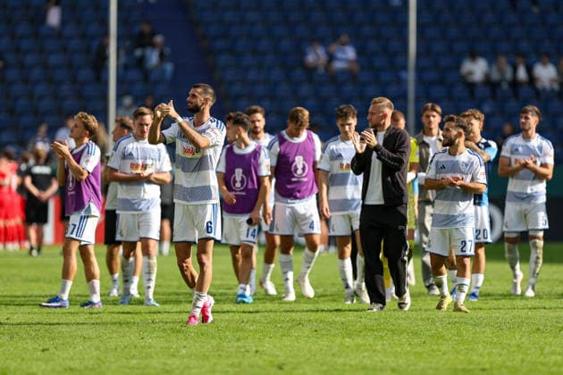 22.08.2026, GER, Fussball, Herren, DFB-Pokal, Saison 2026 2027, MSV Duisburg - SV Elversberg die Mannschaft vom MSV nach der Niederlage Duisburg schauinsland-reisen Arena Nordrhein-Westfalen Deutschland *** August 22, 2026, GER, Soccer, Men s, DFB Cup, 2026–2027 Season, MSV Duisburg vs. SV Elversberg; the MSV Duisburg team travels to Schauinsland Arena in North Rhine-Westphalia, Germany, following their loss Copyright: xAdrianxSchlüterx