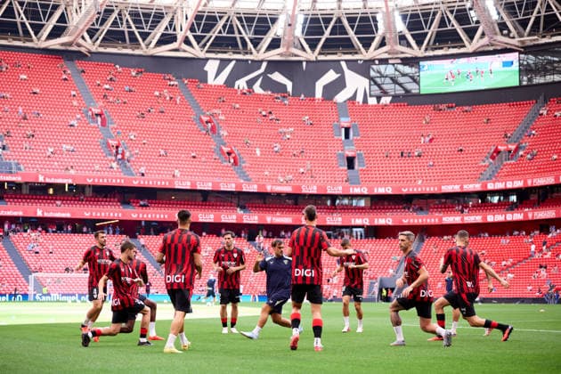 August 22, 2026, Bilbao, Vizcaya, SPAIN: Players of Athletic Club warms up prior to the LaLiga EA Sports match between Athletic Club and Sevilla FC at San Mames on August 22, 2026, in Bilbao, Spain. Bilbao SPAIN - ZUMAa181 20260822_zaa_a181_115 Copyright: xRicardoxLarreinax