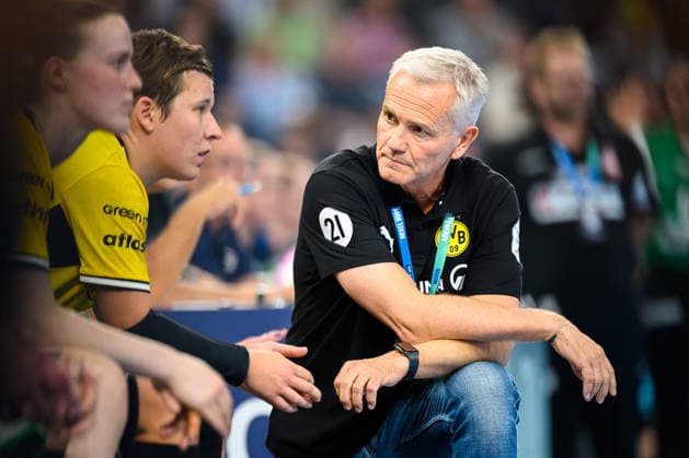 Muenchen: HBF Super Cup 2026 - HSG Blomberg-Lippe - Borussia Dortmund v.li. Alina Grijseels (Dortmund), Trainer Kay Rothenpieler (Dortmund) Muenchen SAP Garden Bayern Deutschland *** Munich Central Station Super Cup 2026 HSG Blomberg Lippe vs. Borussia Dortmund (from left) Alina Grijseels (Dortmund), Coach Kay Rothenpieler (Dortmund), Munich SAP Garden, Bavaria, Germany