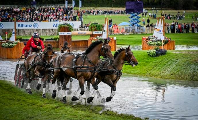 Vierspänner-Mannschafts- und Einzel-Geländefahren auf der Geländestrecke Soers: FEI World Championships Aachen 2026. Reit WM in Aachen im Allianz Park (Austragungsort der FEI World Championships) ** NUR FÜR REDAKTIONELLE ZWECKE ** EDITORIAL USE ONLY **<p>Team Nr. 4, Polen, Fahrer Piotr Mazurek am Samstag, dem 22 08 2026. Vierspänner-Mannschafts- und Einzel-Geländefahren auf der Geländestrecke Soers. In diesem Jahr wird in Aachen die Reit WM ausgerichtet. FEI World Championships Aachen 2026. Reit WM in Aachen im Allianz Park (Austragungsort der FEI World Championships) Deutschland NRW Essen Copyright: KerstinxKokoska *** Four-in-hand team and individual cross-country driving on the cross-country course at Soers during the 2026 FEI World Championships in Aachen, held at Allianz Park, the venue for the FEI World Championships ** FOR EDITORIAL USE ONLY ** EDITORIAL USE ONLY ** Team No. 4, Poland, driver Piotr Mazurek on Saturday, August 22, 2026 Four-in-hand team and individual cross-country driving on the Soers cross-country course This year, the World Equestrian Games will be held in Aachen FEI World Championships Aachen 2026 World Equestrian Games in Aachen at Allianz Park Venue of the FEI World Championships Germany, North Rhine-Westphalia, Essen. Copyright KerstinxKokoska Copyright: KerstinxKokoska doc879rs53jucn60sciddw ,EDITORIAL USE ONLY
