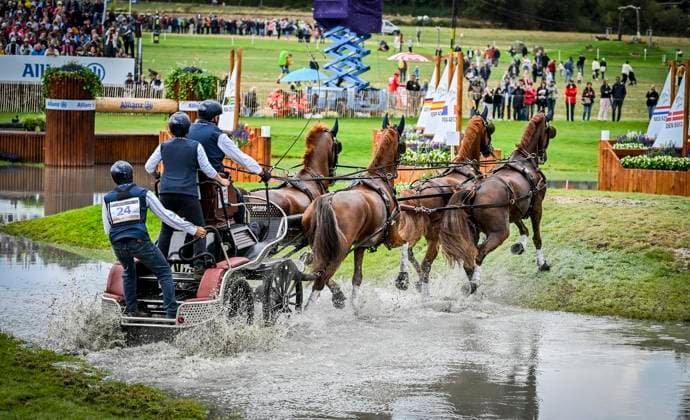 Vierspänner-Mannschafts- und Einzel-Geländefahren auf der Geländestrecke Soers: FEI World Championships Aachen 2026. Reit WM in Aachen im Allianz Park (Austragungsort der FEI World Championships) ** NUR FÜR REDAKTIONELLE ZWECKE ** EDITORIAL USE ONLY **<p>Team GBR mit Fahrer Robert Wilkinson am Samstag, dem 22 08 2026. Vierspänner-Mannschafts- und Einzel-Geländefahren auf der Geländestrecke Soers. In diesem Jahr wird in Aachen die Reit WM ausgerichtet. FEI World Championships Aachen 2026. Reit WM in Aachen im Allianz Park (Austragungsort der FEI World Championships) Deutschland NRW Essen Copyright: KerstinxKokoska *** Four-in-hand team and individual cross-country driving on the Soers cross-country course at the 2026 FEI World Championships in Aachen, held at Allianz Park, the venue for the FEI World Championships ** FOR EDITORIAL USE ONLY ** EDITORIAL USE ONLY ** Team GBR with driver Robert Wilkinson on Saturday, August 22, 2026 Four-in-hand team and individual cross-country driving on the Soers cross-country course This year, the World Equestrian Games will be held in Aachen FEI World Championships Aachen 2026 World Equestrian Games in Aachen at Allianz Park, venue of the FEI World Championships Germany, North Rhine-Westphalia, Essen. Copyright KerstinxKokoska Copyright: KerstinxKokoska doc879rs6zjpfn53slbix2 ,EDITORIAL USE ONLY