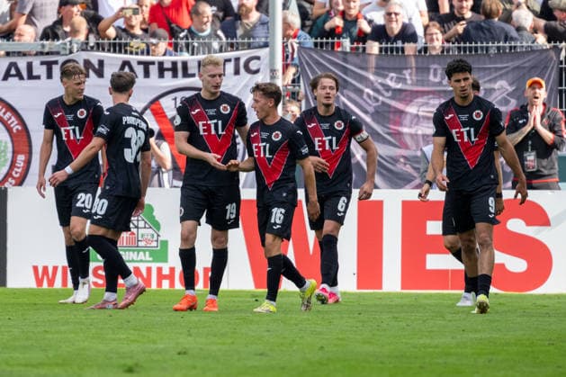 Die Koelner Spieler bejubeln das Tor zum 1:1 durch Meiko Sponsel (Viktoria Koeln, 19). Viktoria Koeln vs. 1. FC Nuernberg, Fussball, DFB-Pokal, 1. Runde, Saison 2026 2027, 22.08.2026 DFL DFB Regulations prohibit any use of Photographs as image sequences and or Quasivideo Viktoria Koeln vs. 1. FC Nuernberg, Fussball, DFB-Pokal, 1. Runde, Saison 2026 2027, 22.08.2026 Koeln *** The Cologne players celebrate Meiko Sponsel s goal to tie the score at 1–1. Viktoria Cologne, 19 Viktoria Cologne vs. 1 FC Nuremberg, Soccer, DFB Cup, 1st Round, 2026–2027 Season, August 22, 2026 DFL DFB regulations prohibit any use of photographs as image sequences and or quasi-video Viktoria Cologne vs. 1. FC Nuremberg, soccer, DFB Cup, 1st round, 2026–2027 season, August 22, 2026, Cologne Copyright: xEibner-Pressefoto ThomasxHaeslerx EP_THR