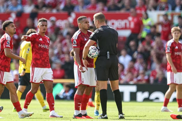 Nottingham Forest v Leeds United, Premier League Nottingham Forest defender Murillo (5) questions Referee Robert Jones decision during the Premier League match between Nottingham Forest and Leeds United at the City Ground, Nottingham, UK on 22 August 2026. Nottingham City Ground Nottinghamshire UK Editorial use only DataCo restrictions apply See www.football-dataco.com , Copyright: xManjitxNarotrax PSI-24717-0035