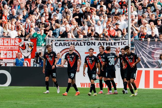 Deutschland, Köln (Sportpark Höhenberg): DFB-Pokal, 1. Runde, FC Viktoria Köln - 1. FC Nürnberg, Torjubel, Ausgleich, Tor, Meiko Sponsel (FC Viktoria Köln, 19), Last Minute, Verlängerung *** Germany, Cologne, Sportpark Höhenberg, DFB Cup, 1st Round, FC Viktoria Cologne vs. 1. FC Nuremberg, goal celebration, equalizer, goal, Meiko Sponsel (FC Viktoria Cologne), 19, last minute, extra time Copyright: xThiemoxRudolphx