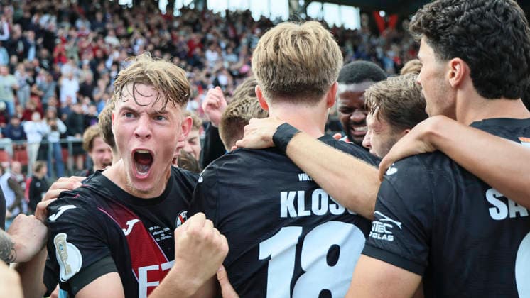 KOELN, GERMANY - AUGUST 22, 2026: Meiko Sponsel (Viktoria Koeln, 19) celebrates his 1:1 goal with teammates during the DFB-Cup match between Viktoria Koeln vs. 1. FC Nuernberg at the Sportpark Hoehenberg on August 22, 2026 in Koeln, Germany. DFL REGULATIONS PROHIBIT ANY USE OF PHOTOGRAPHS AS IMAGE SEQUENCES AND OR QUASI-VIDEO. Nordrhein-Westfalen Germany Copyright: xAxelxKohringx