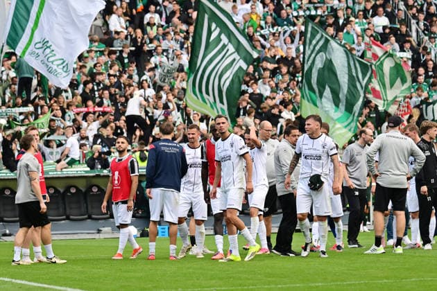 22.08.2026,GER Fußball, Männer,DFB Pokal, 1.Runde Saison 2026 2027, Hamburg, Lüneburger SK vs Werder Bremen die Mannschaft des LSK zufrieden nach dem Spiel DFB DFL regulations prohibit any use of photographs as image sequences and or quasi-video) Hamburg Millerntorstadion Hamburg Deutschland *** August 22, 2026, GER Soccer, Men, DFB Cup, 1st Round, 2026–2027 Season, Hamburg, Lüneburger SK vs. Werder Bremen—the LSK team is satisfied after the match. DFB and DFL regulations prohibit any use of photographs as image sequences and or quasi-video. Hamburg Millerntorstadion, Hamburg, Germany Copyright: xnordphotoxGmbH xWitkex