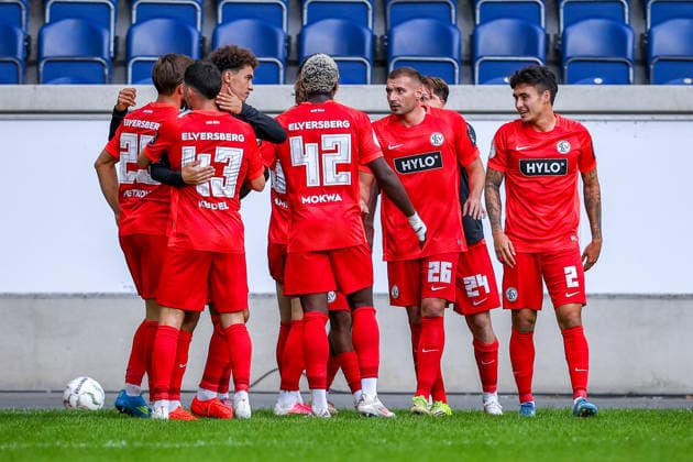 2026.08.22, xkwix, Fußball, DFB-Pokal, MSV Duisburg - SV Elversberg, Schauinsland-Reisen-Arena, 1.Runde, Saison 2026 2027: Torjubel von Francis Onyeka (SV Elversberg 40) beim Tor zum 1:2 DFB regulations prohibit any use of photographs as image sequences and or quasi-video. Photo: xKamilxWilkowskixPressefotoKochx Nordrhein-Westfalen Deutschland *** August 22, 2026, xkwix, Soccer, DFB Cup, MSV Duisburg vs. SV Elversberg, Schauinsland Reisen Arena, Round 1, 2026–2027 season; Francis Onyeka of SV Elversberg celebrates the goal in the 40th minute, making the score 1–2. DFB regulations prohibit any use of photographs as image sequences and or quasi-video. Photo: xKamilxWilkowskixPressefotoKochx, North Rhine-Westphalia, Germany