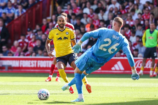 Nottingham Forest v Leeds United, Premier League Dominic Calvert-Lewin of Leeds United pressures Matz Sels of Nottingham Forest during the Nottingham Forest v Leeds United Premier League match at the City Ground, West Bridgford, England on 22 August 2026 Credit: Richard Bierton Every Second Media Editorial use only. All images are copyright Every Second Media Limited. No images may be reproduced without prior permission. All rights reserved. Premier League and Football League images are subject to licensing agreements with Football DataCo Limited. see https: www.football-dataco.com Copyright: xIMAGO EveryxSecondxMediax ESM-2109-0027 RichardxBiertonx xEveryxSecondxMediax