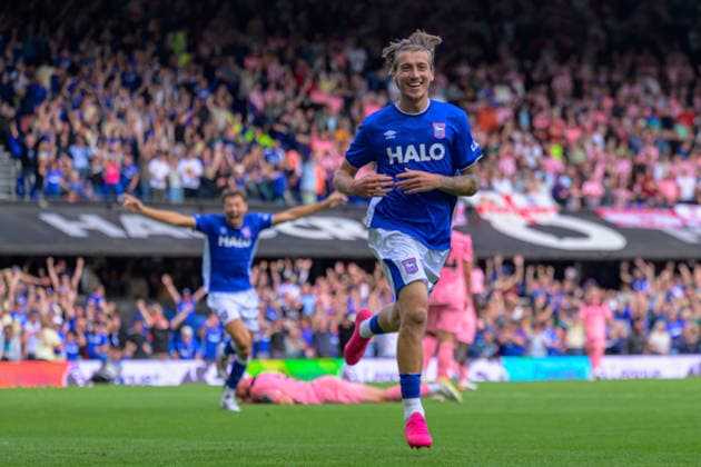 IPSWICH, ENGLAND AUGUST 22 - Jack Clarke of Ipswich Town scores the team s second goal to make score 2-1 during the Premier League game between Ipswich Town and Sunderland at Portman Road on August 22, 2026 in Ipswich, England. (Photo by Keeran Marquis Sports Press Photo)  Copyright: xKeeranxMarquis SPPx Sportspressphoto_SPR212414