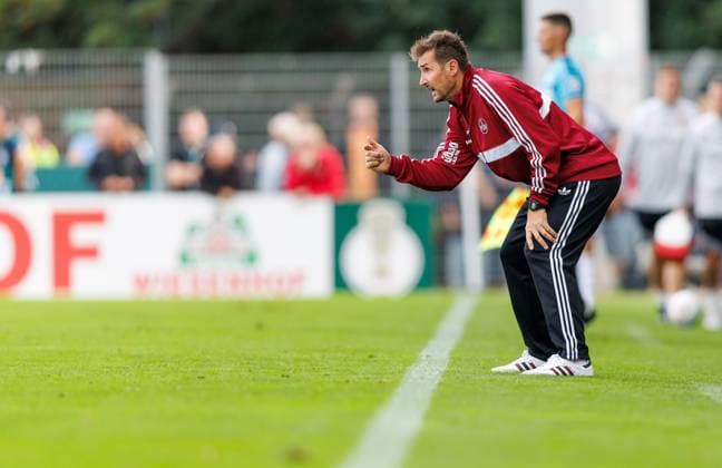22.08.2026 - Fussball - Saison 2026 2027 - DFB Pokal Vereinspokal - 01. Runde: Viktoria Köln - 1. FC Nürnberg Nuernberg FCN ( Club ) - Sportfoto Zink DaMa - xdaxmax - regulations prohibit any use of photographs as image sequences and or quasi-video - Miroslav Miro Klose ( Trainer 1. FC Nürnberg FCN ) zeigt an gestikuliert dirigiert gibt Anweisungen *** August 22, 2026 Soccer Season 2026–2027 DFB Cup Club Cup First Round Viktoria Cologne 1 FC Nuremberg Nuremberg FCN Club Sports Photo Zink DaMa xdaxmax Regulations prohibit any use of photographs as image sequences and or quasi-video. Miroslav Miro Klose, coach of 1. FC Nürnberg (FCN), is gesturing, directing, and giving instructions