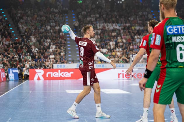 Fuechse Berlin (GER) vs SC Magdeburg (GER), Handball, 1. Handball Bundesliga Herren, Rexel Supercup 2026, Saison 2026 2027, Muenchen, 22.08.2026 Mathias Gidsel (Fuechse Berlin, 19) beim Spielaufbau Muenchen SAP Garden Deutschland *** Fuechse Berlin (GER) vs. SC Magdeburg (GER), Handball, Men s Handball Bundesliga 1, 2026 Rexel Super Cup, 2026–2027 Season, Munich, August 22, 2026: Mathias Gidsel of Füchse Berlin, No. 19, building up play at the SAP Garden in Munich, Germany