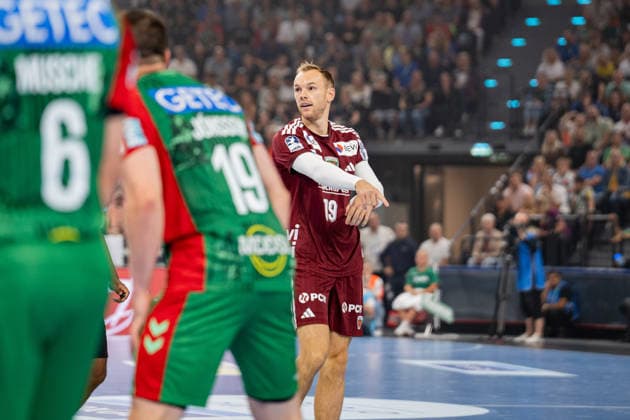 Fuechse Berlin (GER) vs SC Magdeburg (GER), Handball, 1. Handball Bundesliga Herren, Rexel Supercup 2026, Saison 2026 2027, Muenchen, 22.08.2026 Mathias Gidsel (Fuechse Berlin, 19) zeigt auf den Boden Muenchen SAP Garden Deutschland *** Fuechse Berlin (GER) vs. SC Magdeburg (GER), Handball, Men s Handball Bundesliga 1, Rexel Supercup 2026, 2026–2027 Season, Munich, August 22, 2026: Mathias Gidsel of Füchse Berlin, No. 19, points to the floor at SAP Garden in Munich, Germany