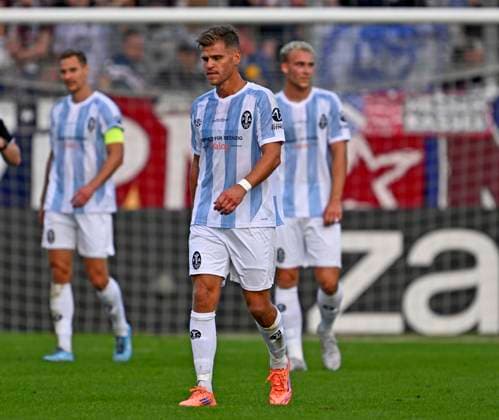 22.08.2026, Fussball DFB-Pokal 2026 27, 1.Runde, TSV 1860 München - Holstein Kiel, im Stadion an der Grünwalderstrasse in München, v.l. Dennis Dressel (TSV 1860 München), Florian Niederlechner (TSV 1860 München) und Lasse Faßmann (TSV 1860 München) lassen nachdenklich dem 0:1 den Kopf hängen. ***DFL and DFB regulations prohibit any use of photographs as image sequences and or quasi-video.*** *** August 22, 2026, Soccer DFB Cup 2026–27, First Round, TSV 1860 Munich vs. Holstein Kiel, at the Grünwalderstrasse Stadium in Munich; from left: Dennis Dressel (TSV 1860 Munich), Florian Niederlechner of TSV 1860 Munich and Lasse Faßmann of TSV 1860 Munich hang their heads in disappointment after the 0–1 loss ***DFL and DFB regulations prohibit any use of photographs as image sequences and or quasi-video***