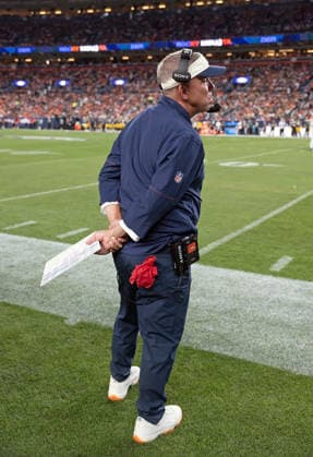 August 22, 2026, Denver, Colorado, USA: Broncos HC SEAN PEYTON looks on from the sidelines during the 1st. Half at Empower Field at Mile High Friday evening. Packers beat the Broncos in Pre-Season 33-13. Credit Image: ZUMA Press Wire) NFL, American Football Herren, USA Pre-Season 2026 - Packers Beat The Broncos In Pre-Season 33-13 Friday Evening.  - ZUMAav4_ 20260822_zaf_av4_009 Copyright: xHectorxAcevedox