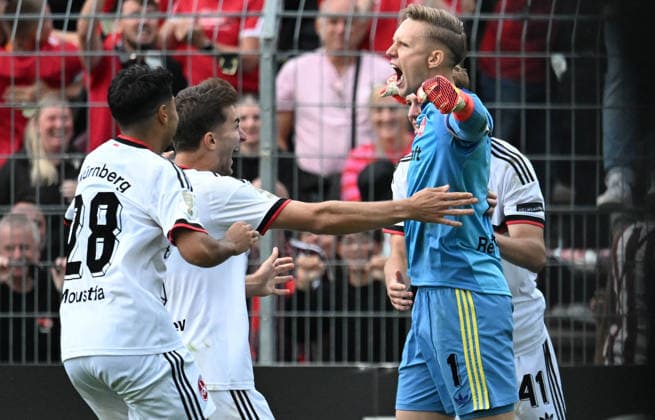 22.08.2026, xophax, Fussball , DFB - Pokal , 1.Runde Viktoria Köln gegen 1.FC Nürnberg Torwart Jan Reichert ( 1.FC Nürnberg ) feiert nach dem gehaltenen Elfmeter . Köln *** August 22, 2026, xophax, Soccer, DFB Cup, 1st Round: Viktoria Cologne vs. 1. FC Nuremberg; Goalkeeper Jan Reichert of 1. FC Nuremberg celebrates after stopping a penalty kick against Cologne