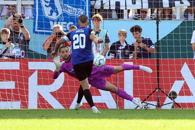 22.08.2026, xrekx, Fussball DFB Pokal 1.Runde, 1.FC Saarbruecken - Hertha BSC Berlin v.l. Marius Gersbeck (Hertha BSC) Florian Pick (1.FC Saarbruecken) Elfmeter verschossen (DFL DFB REGULATIONS PROHIBIT ANY USE OF PHOTOGRAPHS as IMAGE SEQUENCES and or QUASI-VIDEO) Saarbruecken *** August 22, 2026, xrekx, Soccer DFB Cup 1st Round, 1 FC Saarbrücken vs. Hertha BSC Berlin, Marius Gersbeck (Hertha BSC), Florian Pick (1 FC Saarbrücken), missed penalty kick. DFL and DFB regulations prohibit any use of photographs as image sequences and or quasi-video. Saarbrücken