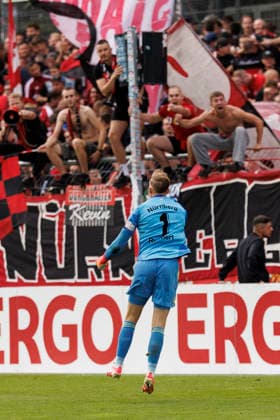 KOELN, GERMANY - AUGUST 22, 2026: Jan Reichert (1. FC Nuernberg, 1) celebrates with fans after the penalty shootout during the DFB-Cup match between Viktoria Koeln vs. 1. FC Nuernberg at the Sportpark Hoehenberg on August 22, 2026 in Koeln, Germany. DFL REGULATIONS PROHIBIT ANY USE OF PHOTOGRAPHS AS IMAGE SEQUENCES AND OR QUASI-VIDEO. Nordrhein-Westfalen Germany Copyright: xAxelxKohringx